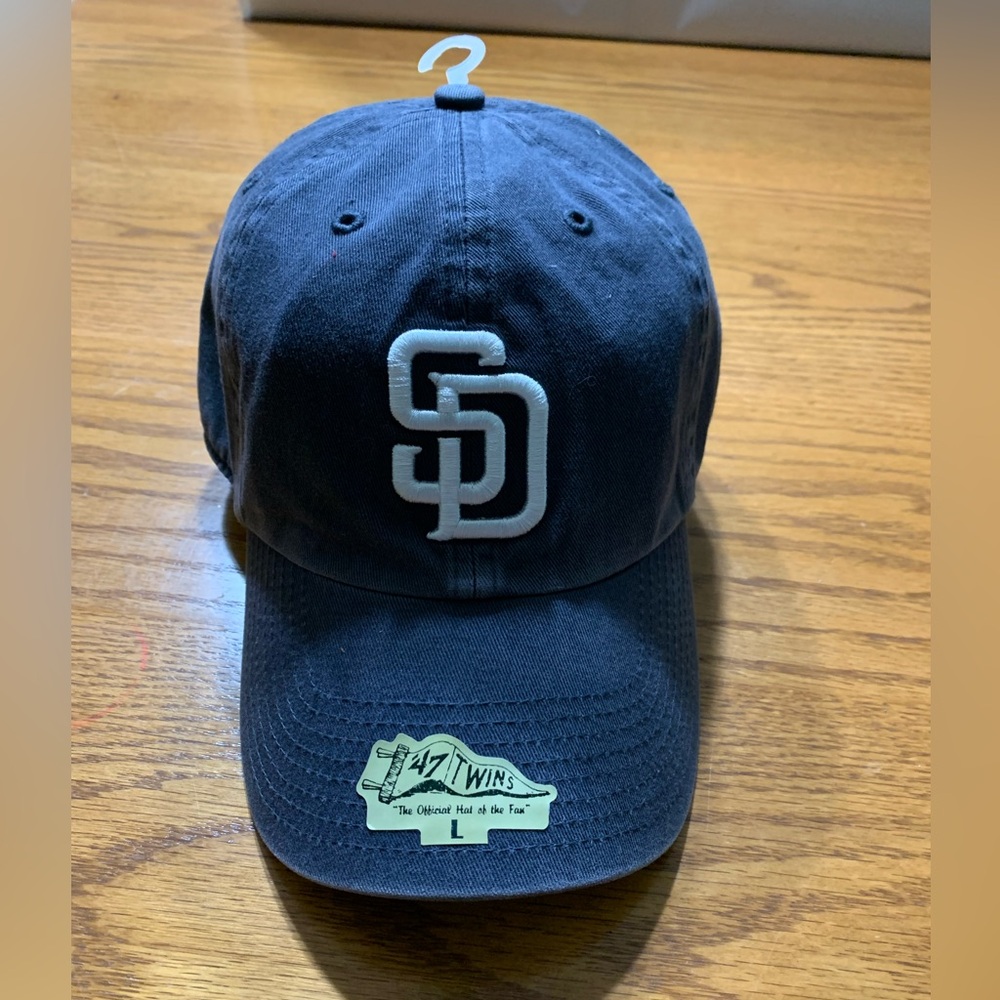 San Diego Padres fitted ball cap in size L.